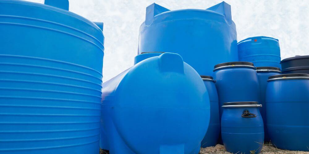 Contenedores de materiales plásticos con distintas formas